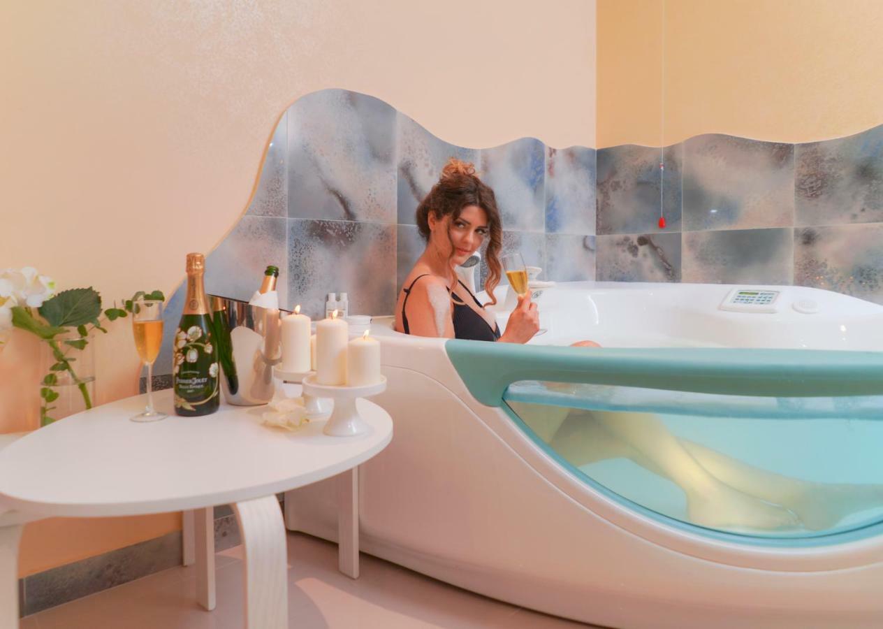 Piccadilly Rooms Restaurant And Beach サンタ・マリア・アル・バーニョ エクステリア 写真