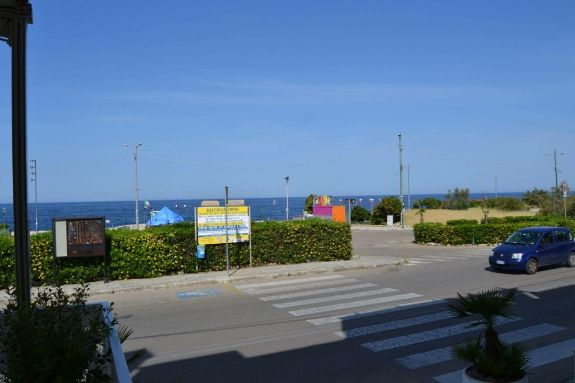 Piccadilly Rooms Restaurant And Beach サンタ・マリア・アル・バーニョ エクステリア 写真